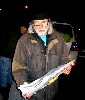 Ralph Brill distributed the lanterns. Giuliano photos.