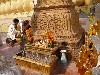 Leaving offerings at That Luang