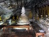 Cave 4, cracked stupa with sitting Buddhas