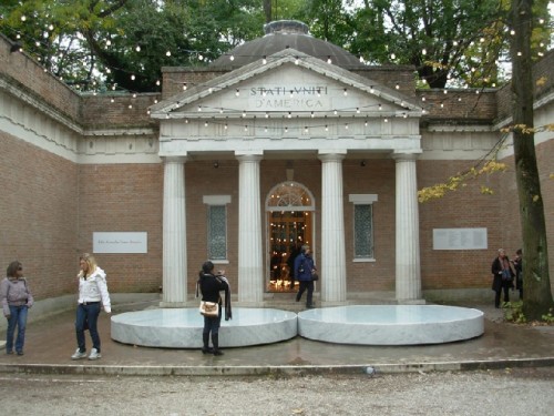 The Venice Biennale, 2007: Felix Gonzalez-Torres - Image 1
